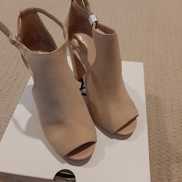 NWT π Aldo peep toe heels beige Sz 6.5